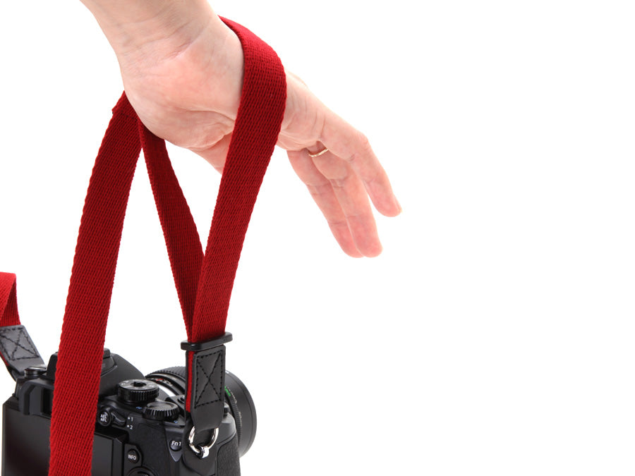 ARTISAN & ARTIST ACAM-108 Classic Series Neck/Hand Camera Strap